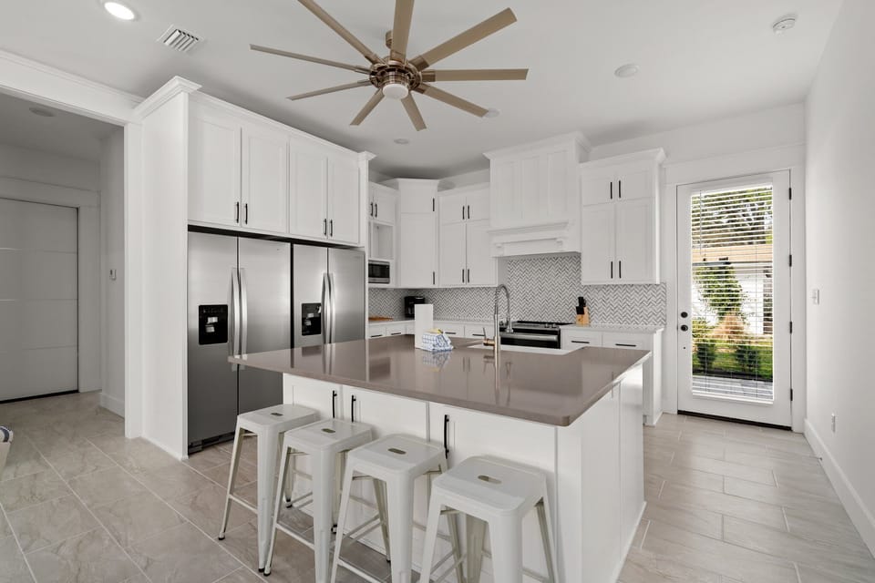 House, Multiple Beds, Kitchen | Private kitchen | Fridge, microwave, oven, stovetop