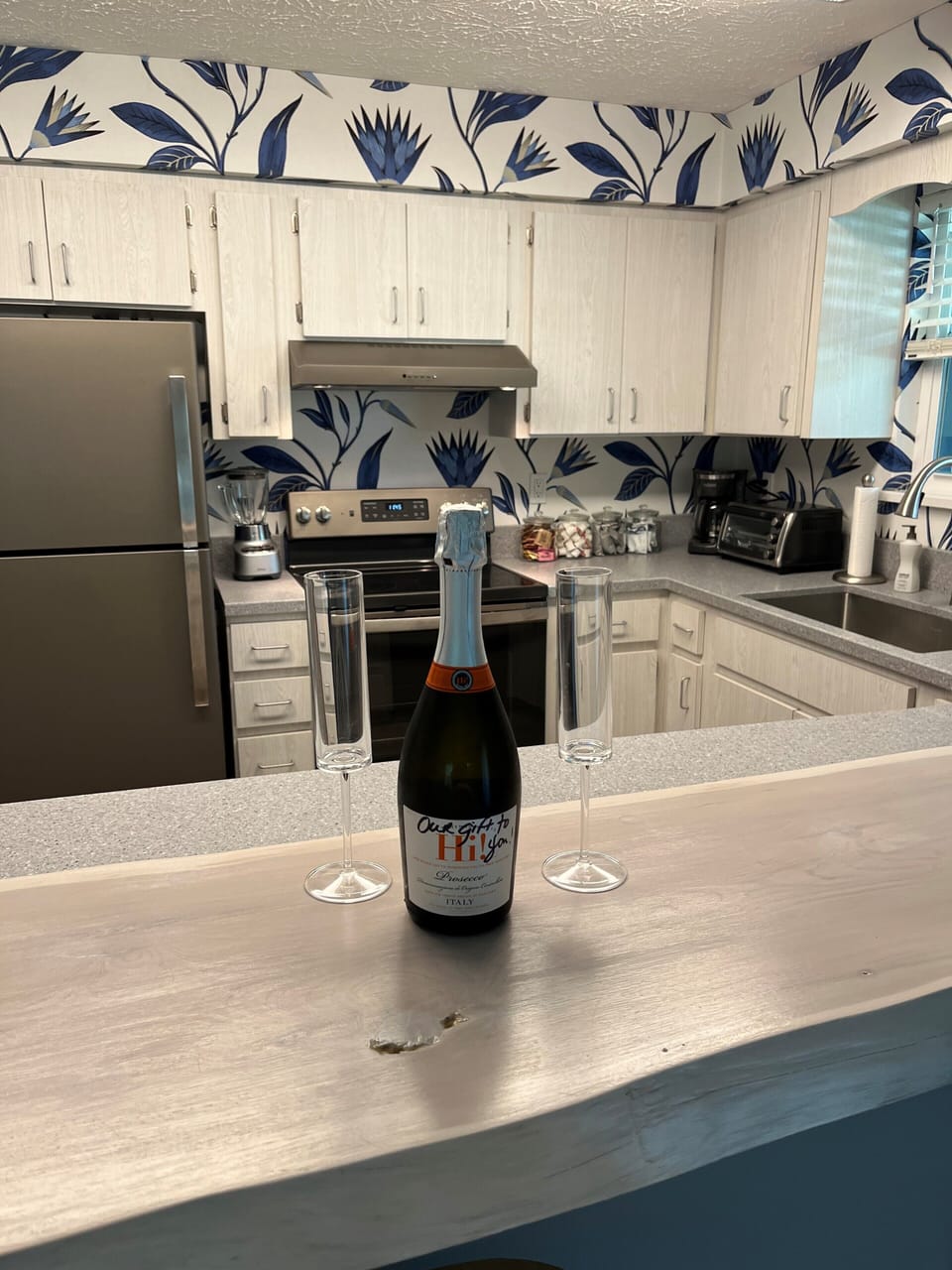 Our "Hi" prosecco gift to you!