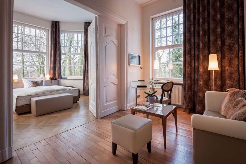 Suite | Hypo-allergenic bedding, minibar, in-room safe, desk