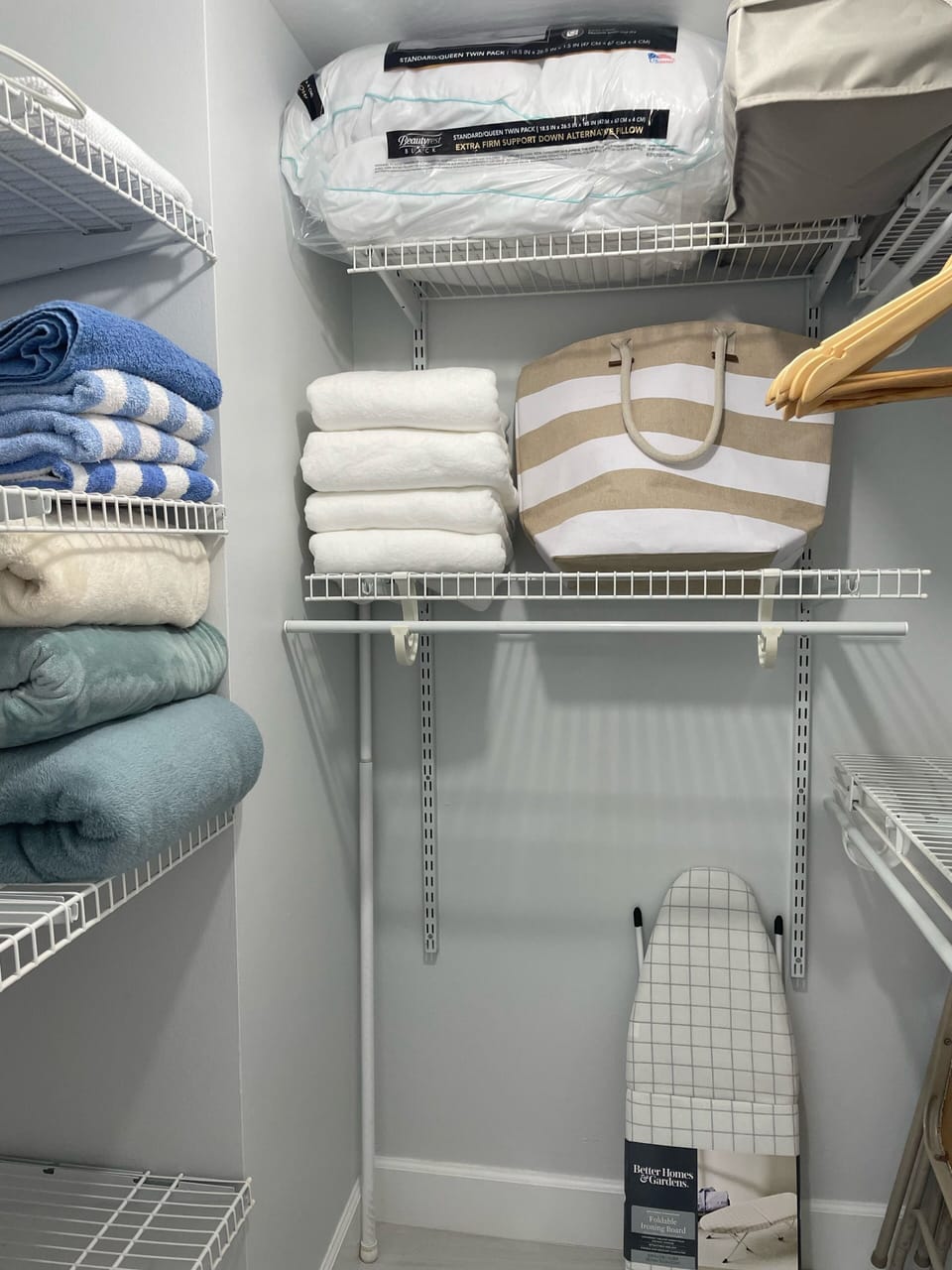 Walk-in closet 