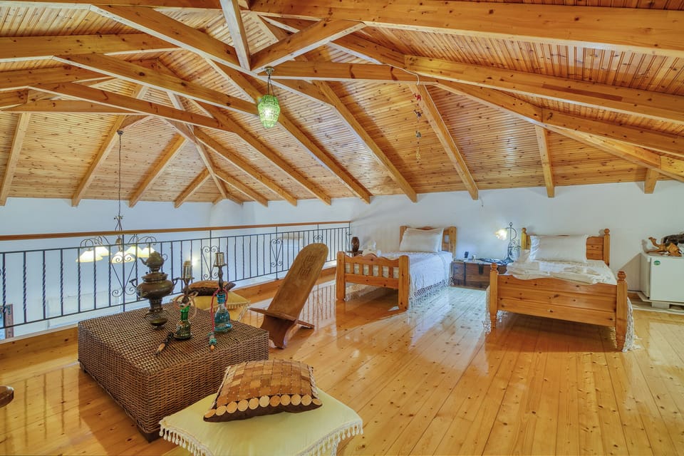 Loft bedroom with 2 sgl beds and 1 sofa bed
