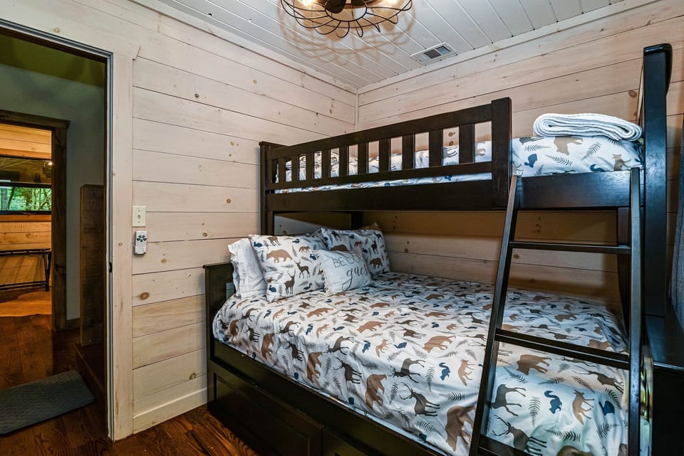 Bunk Room #1 Twin Sz Bed Over Full Sz Bed