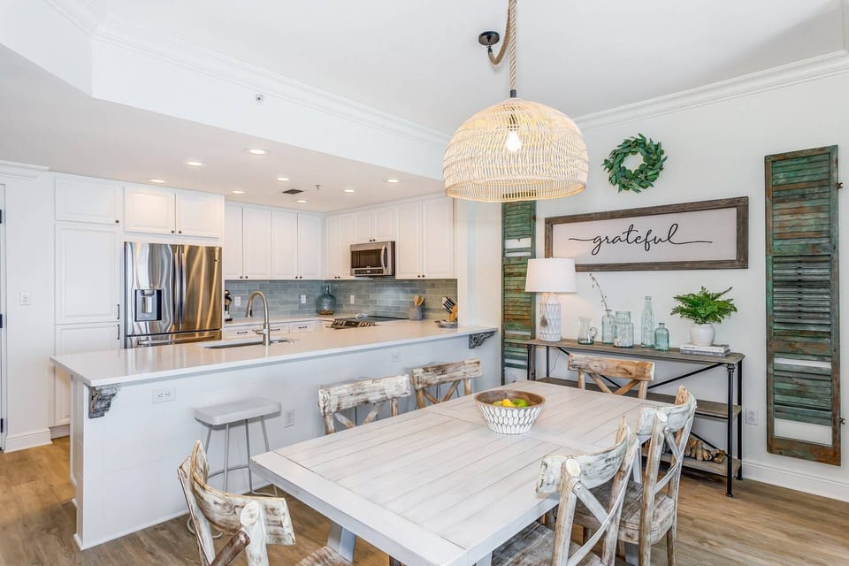 Elegant Coastal Décor Throughout