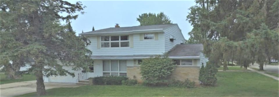 Front view, garage and entry
