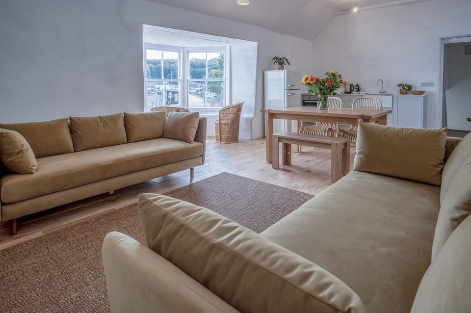 Cottage (2 Bedrooms) | Private kitchen | Fridge, microwave, oven, stovetop