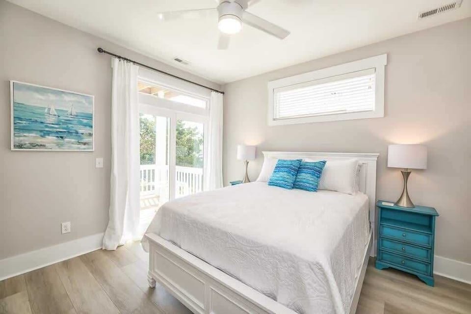 Guest Bedroom 3 - Queen Bed, Deck Access