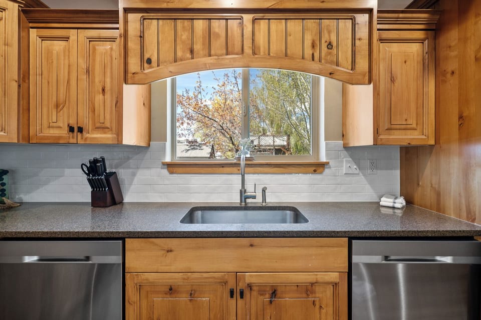 Papa Bear Lodge-Kitchen Sink