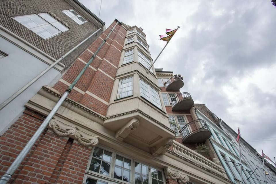 The building is often used in tv shows because of it's historic charme