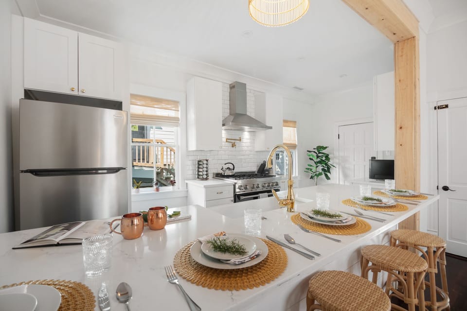Bohemian decor. High end kitchen. Open living space. 