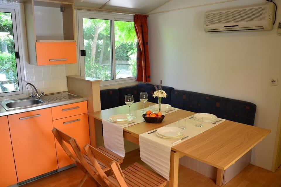 Family Mobile Home, 3 Bedrooms (6 adults) | Living room | Flat-screen TV