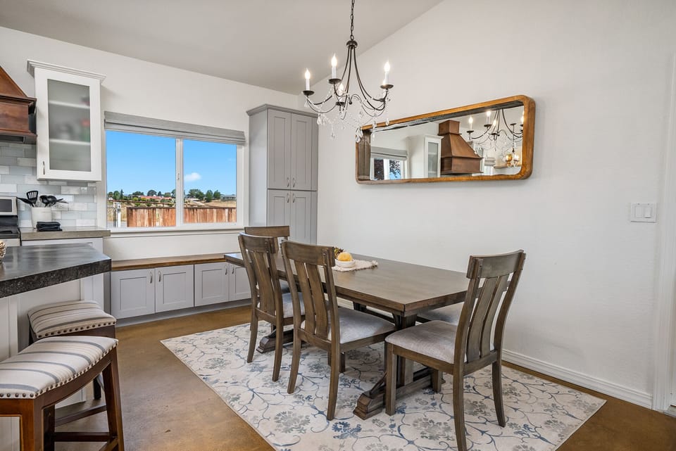 Dining Area, perfect size for 6 guests
