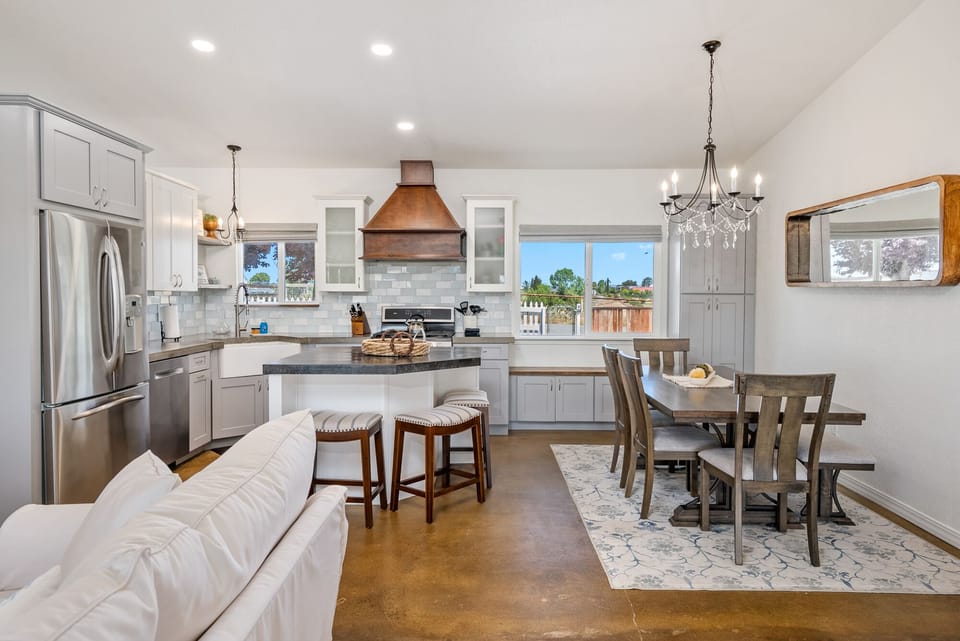 Well-appointed full kitchen with lots of natural light