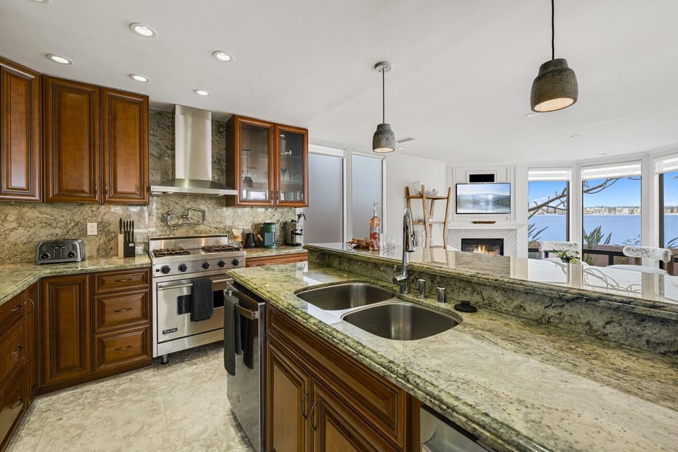 Fully equipped kitchen