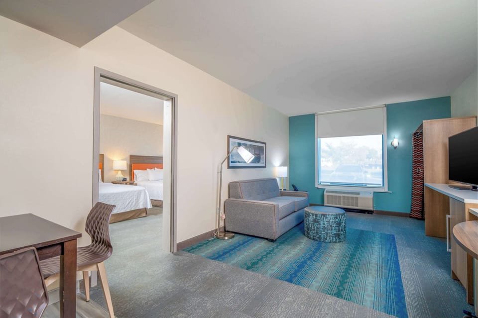 Suite, 2 Queen Beds, Accessible (Mobility & Hearing, Roll-In Shower) | Living area