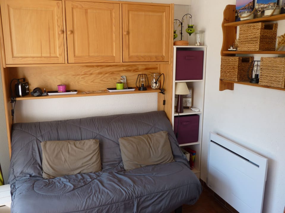 lounge area with sofa bed for 2 people
