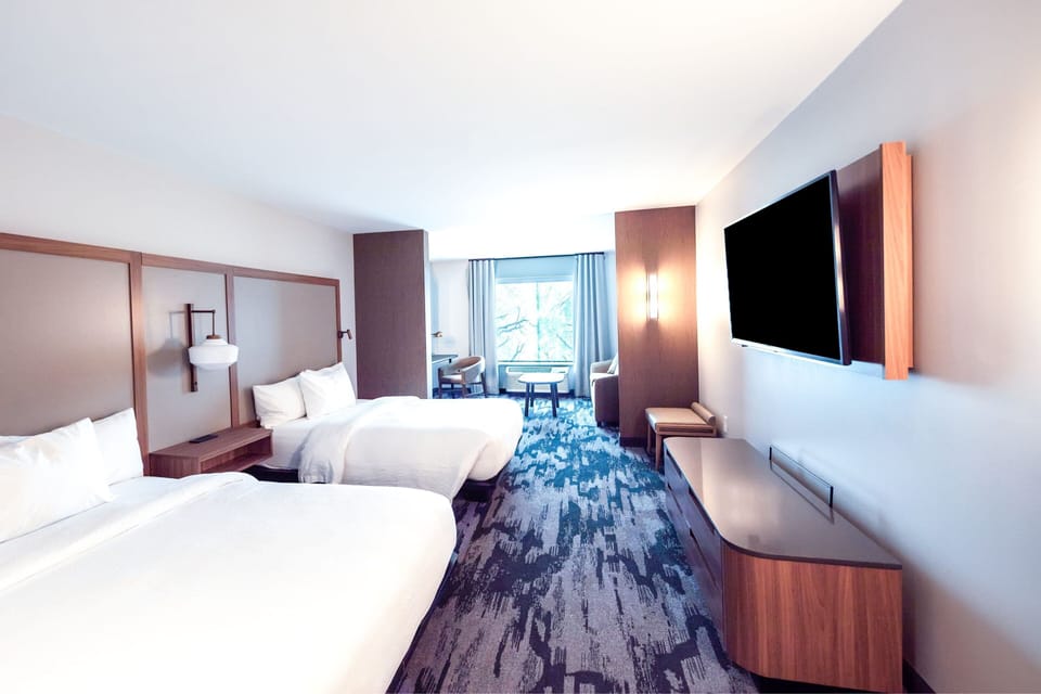 Hypo-allergenic bedding, desk, free cribs/infant beds, free WiFi