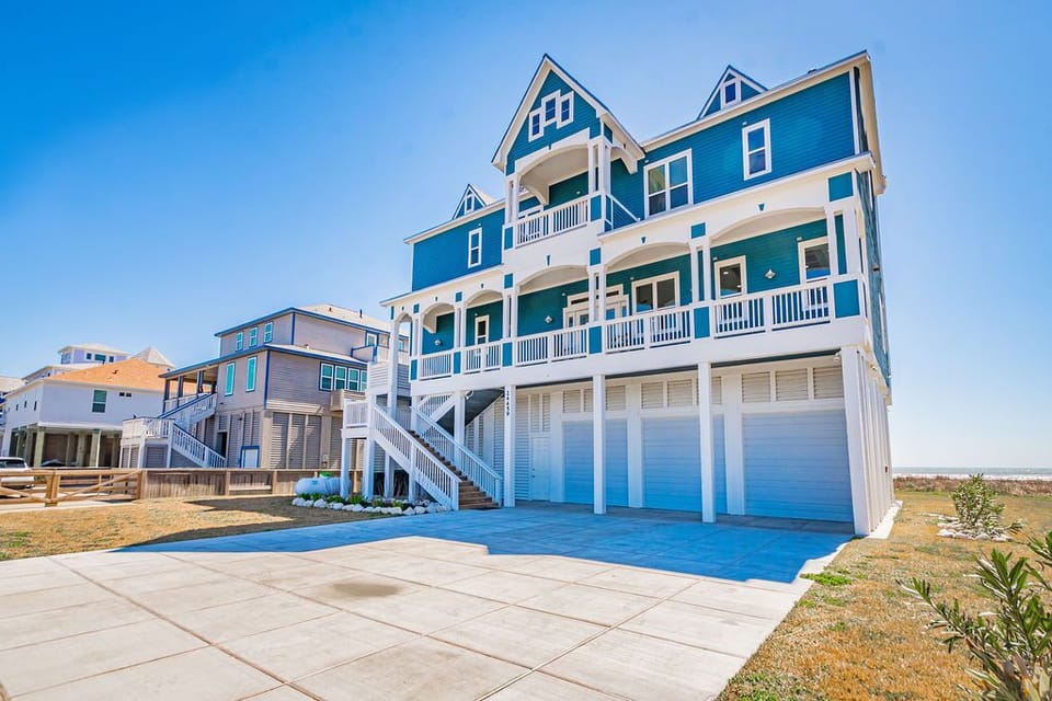 Entrance from the street