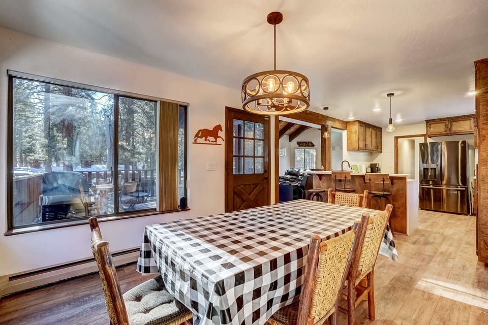 House, Multiple Beds, Fireplace, Mountain View (Singing Pines) | Dining