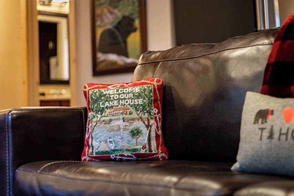 Cabin, Multiple Beds, Patio, Mountain View (Cozy Bear Cabin) | Interior detail