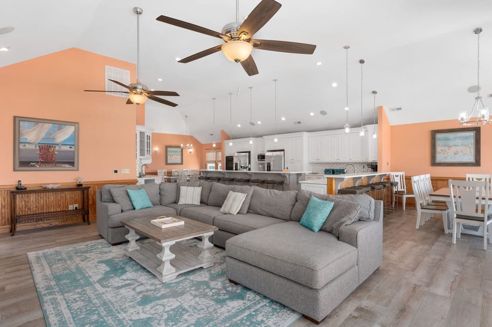 KDH342: Turtle's Nest | TL Living Area- Awesome Ocean Views, Deck Access