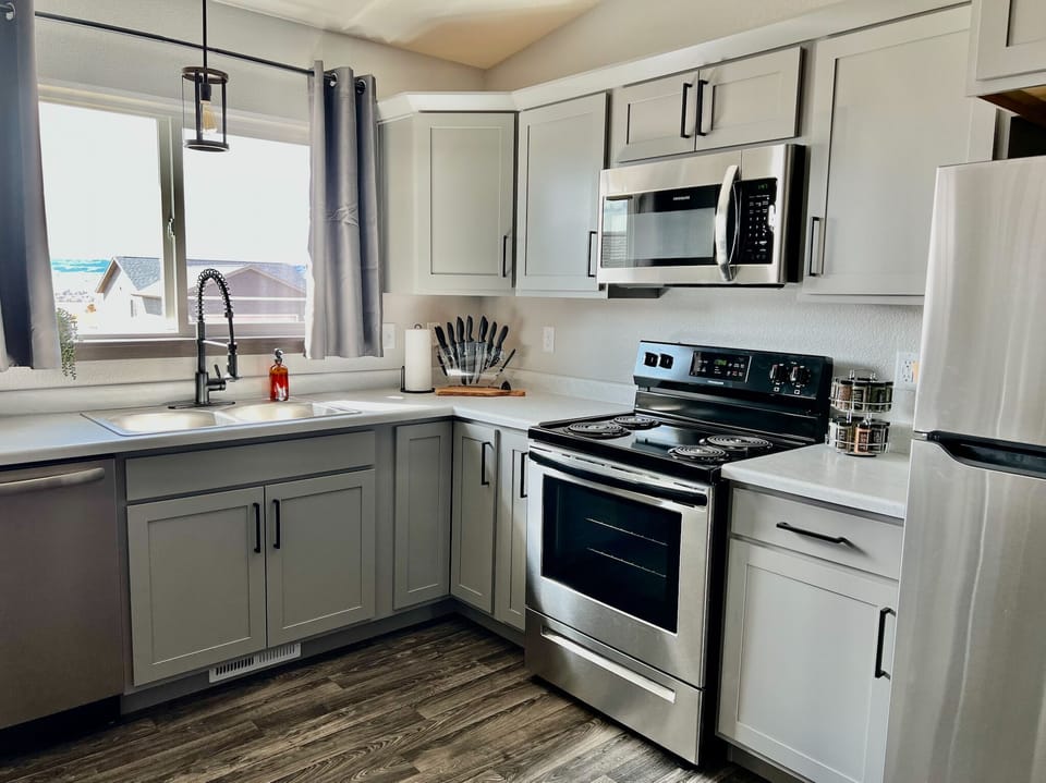 Kitchen ~ Complete with Gotham pots, pans, baking sheets, and kitchen utensils.