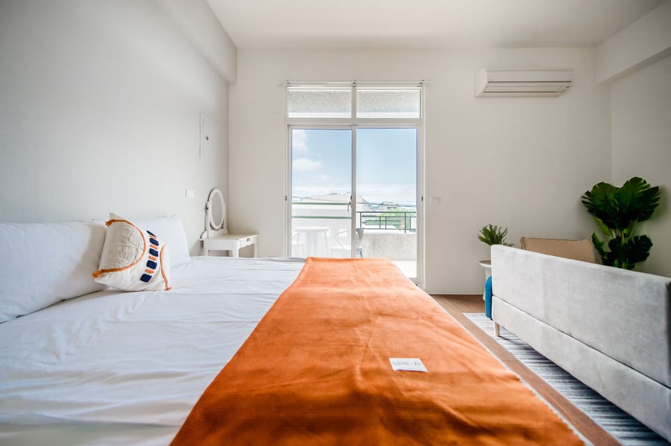 Deluxe Double Room, Balcony | Free WiFi, bed sheets