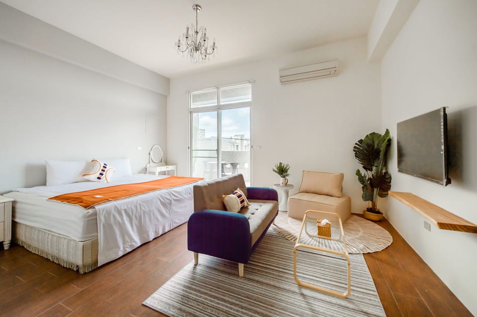 Deluxe Double Room, Balcony | Free WiFi, bed sheets