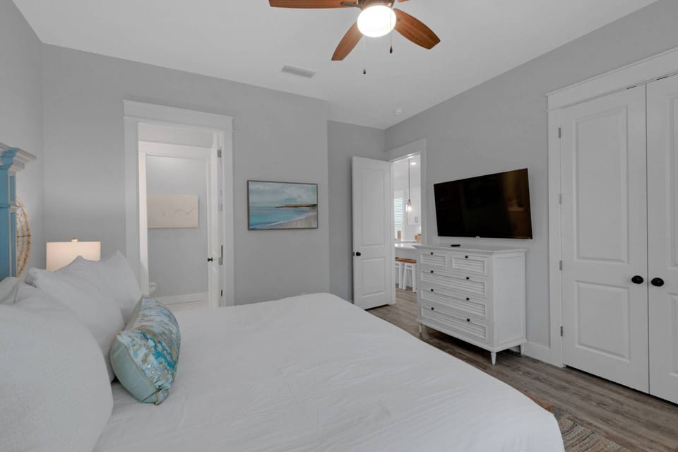 1st floor king suite
