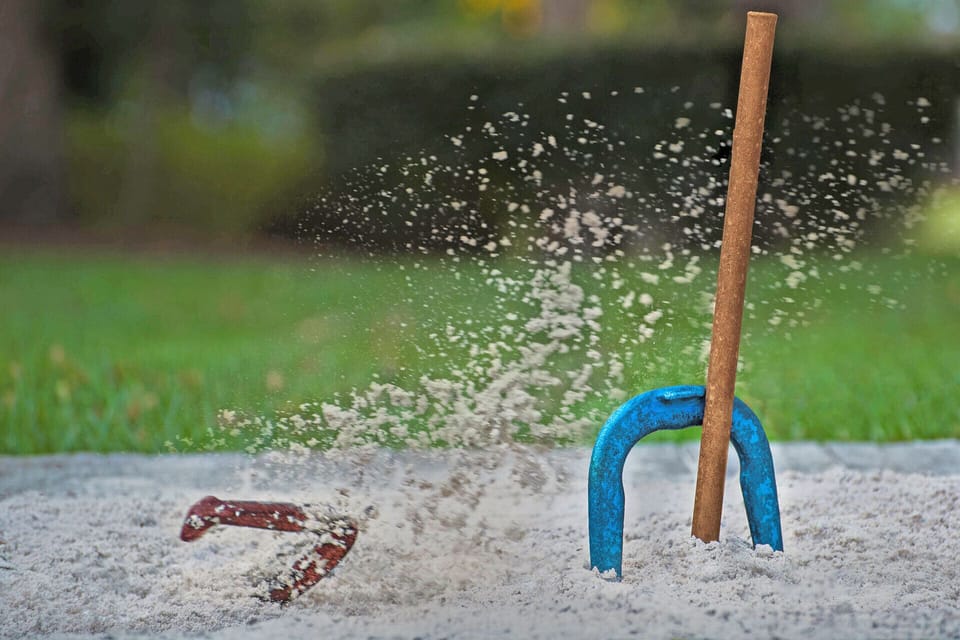Fun outside activities like horse shoes on site