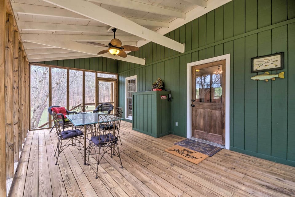Screened Patio | Outdoor Dining