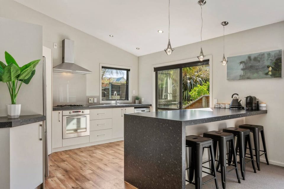 Full kitchen