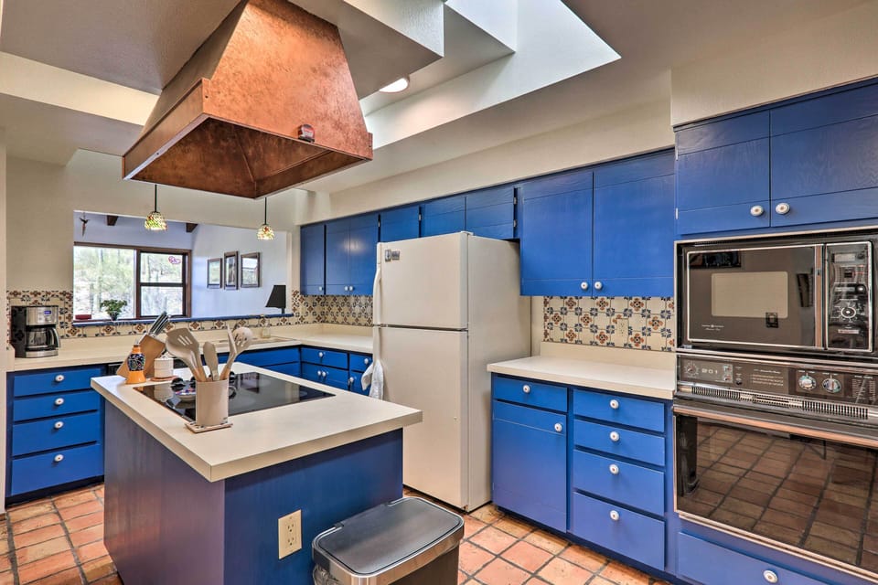 Kitchen | Fully Equipped w/ Cooking Basics