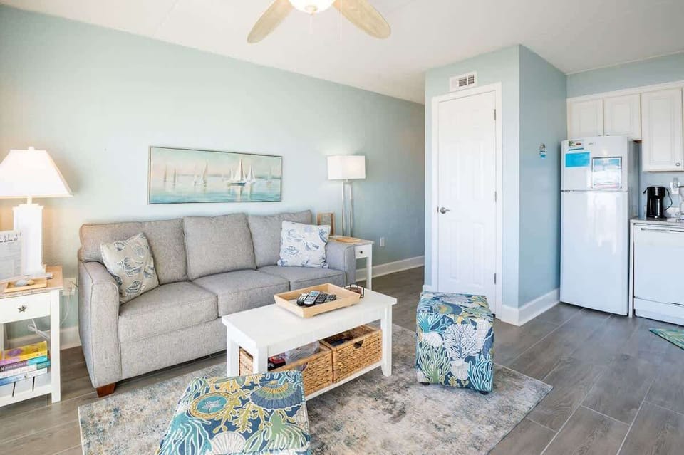 Oceanfront Living Room with Sofa Bed