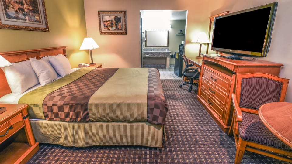 Desk, iron/ironing board, free WiFi, bed sheets