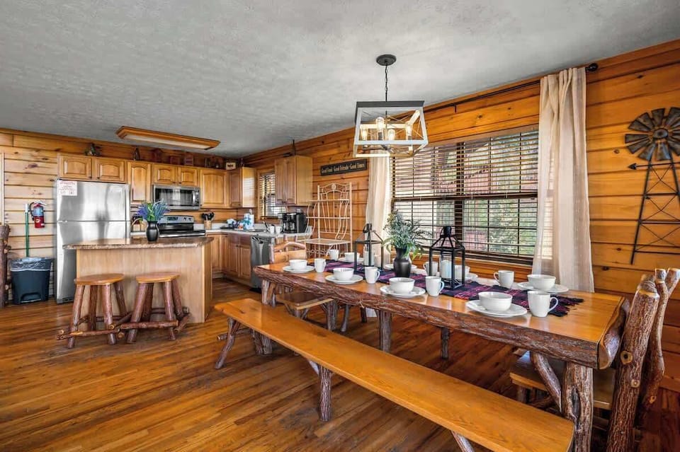 Dining table with plenty of room for everyone.