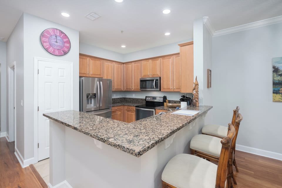 Additional Seating at the Kitchen Counter.