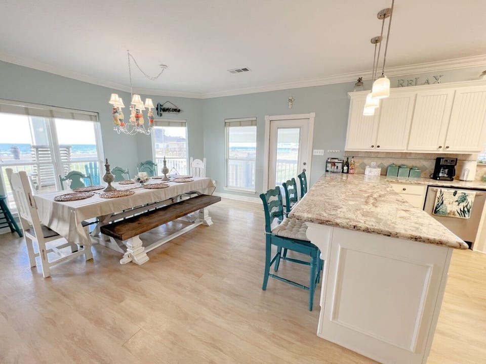 House, 4 Bedrooms | Private kitchen | Coffee/tea maker, fridge, oven, toaster
