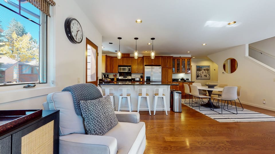 Condo, 3 Bedrooms | Private kitchen | Fridge, oven, coffee/tea maker, toaster