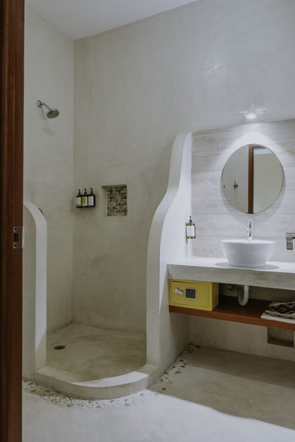 Shower, hair dryer, heated floors, towels