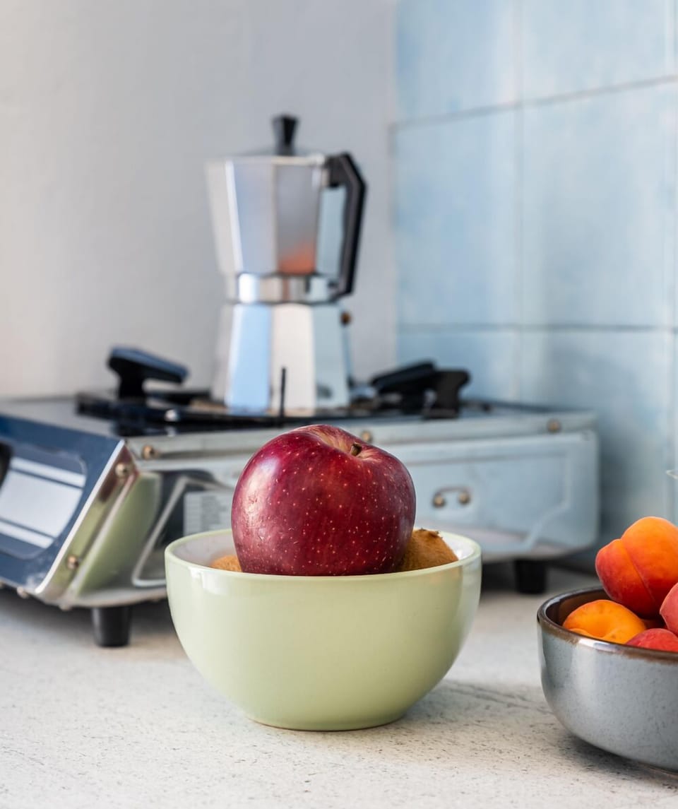 Fridge, cookware/dishes/utensils