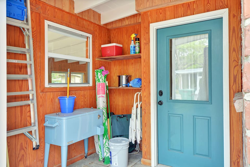 Utility Space – Beach Gear, Sink & Back Entry - Right off the back patio, this utility zone includes a deep wash basin, beach chairs, and extra essentials—perfect for rinsing off sandy feet or staging up for a day on the shore.