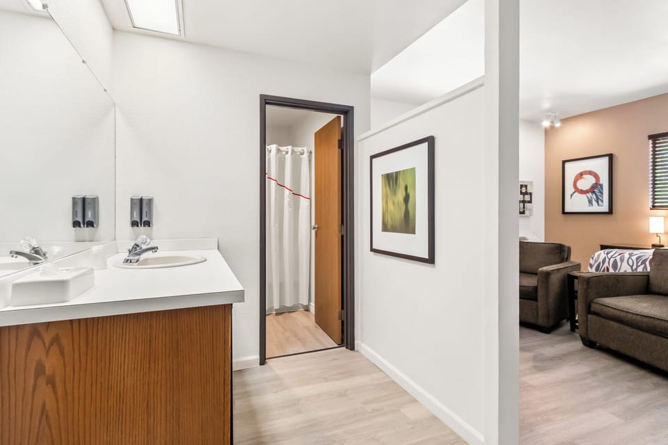 Suite, 1 King Bed, Non Smoking | Bathroom | Combined shower/tub, hair dryer, towels