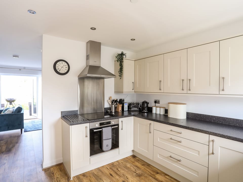 Cottage | Private kitchen | Fridge, microwave, dishwasher, electric kettle