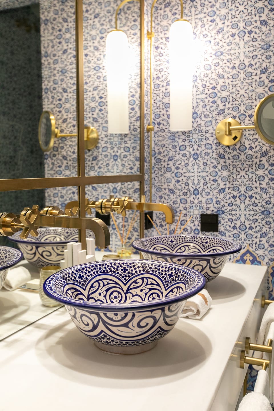 Luxury Suite | Bathroom | Combined shower/tub, hair dryer, bathrobes, slippers