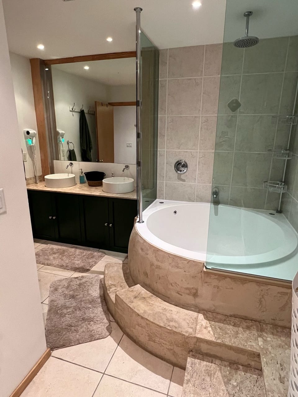 Spacious Bathroom