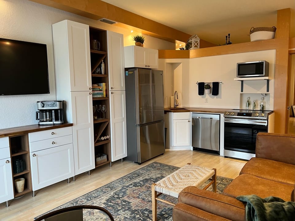Living and Kitchen with everything you need.