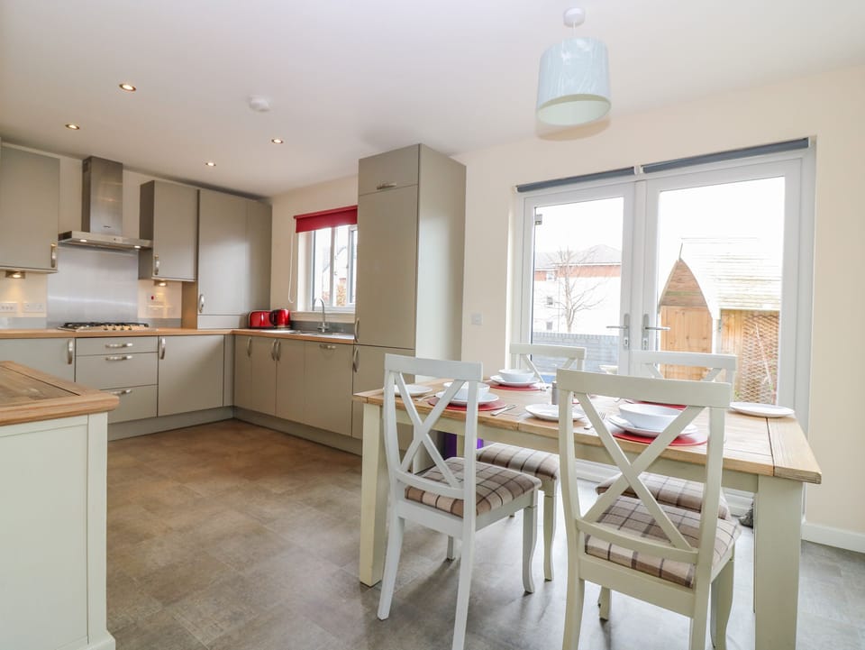Cottage | Private kitchen | Fridge, dishwasher, electric kettle, toaster