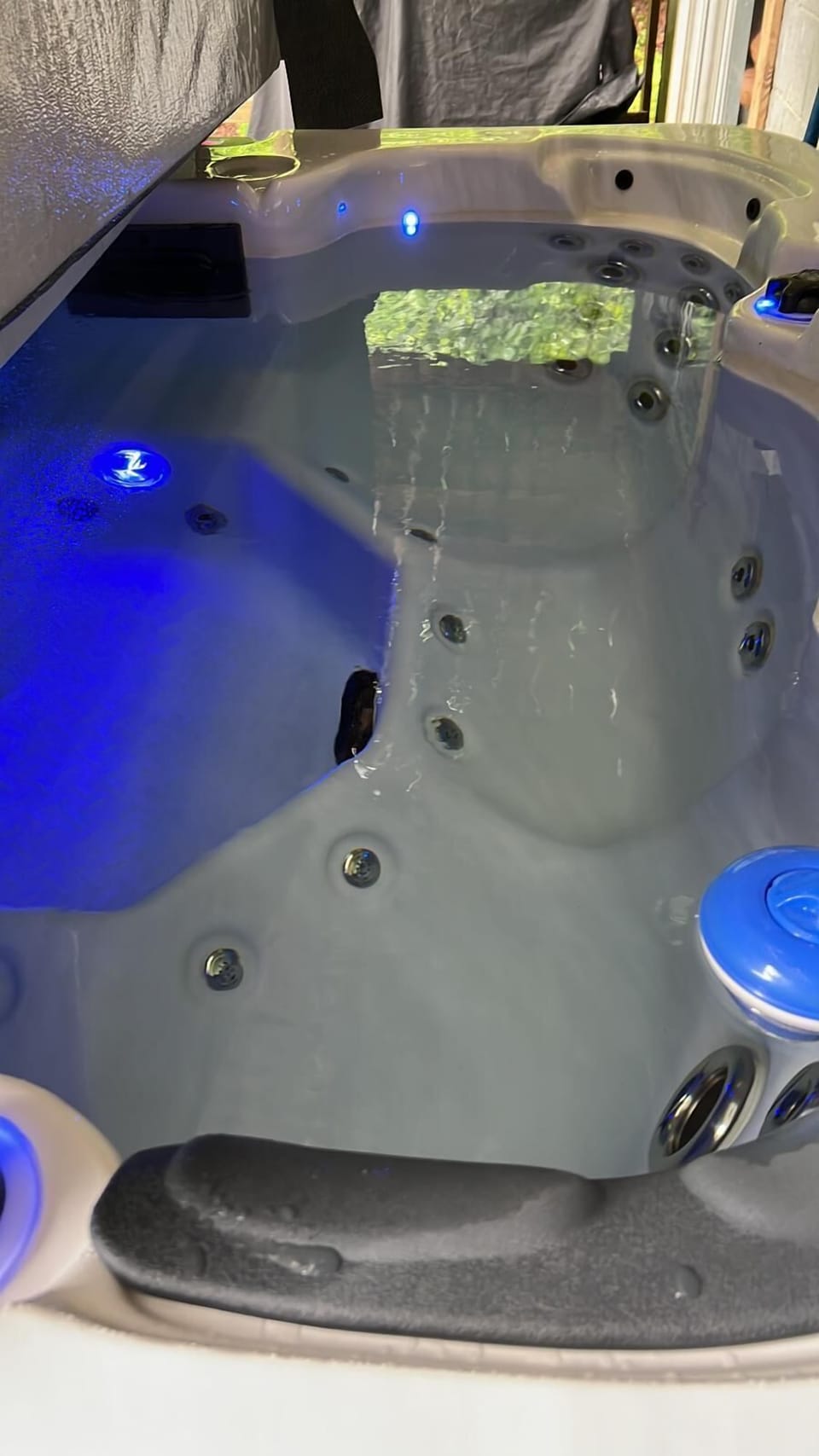 Indoor spa tub