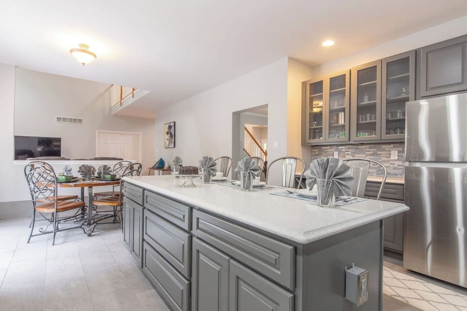 [Kitchen] Features Vitamix blender, drip coffee maker & pour over brewer