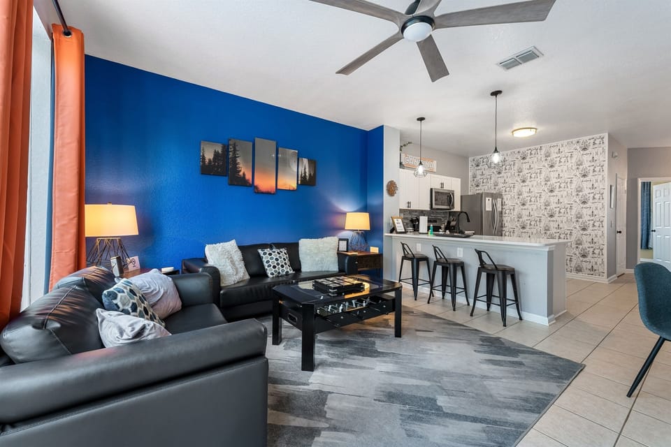 Take a rest in the living room overlooking the private splash pool.